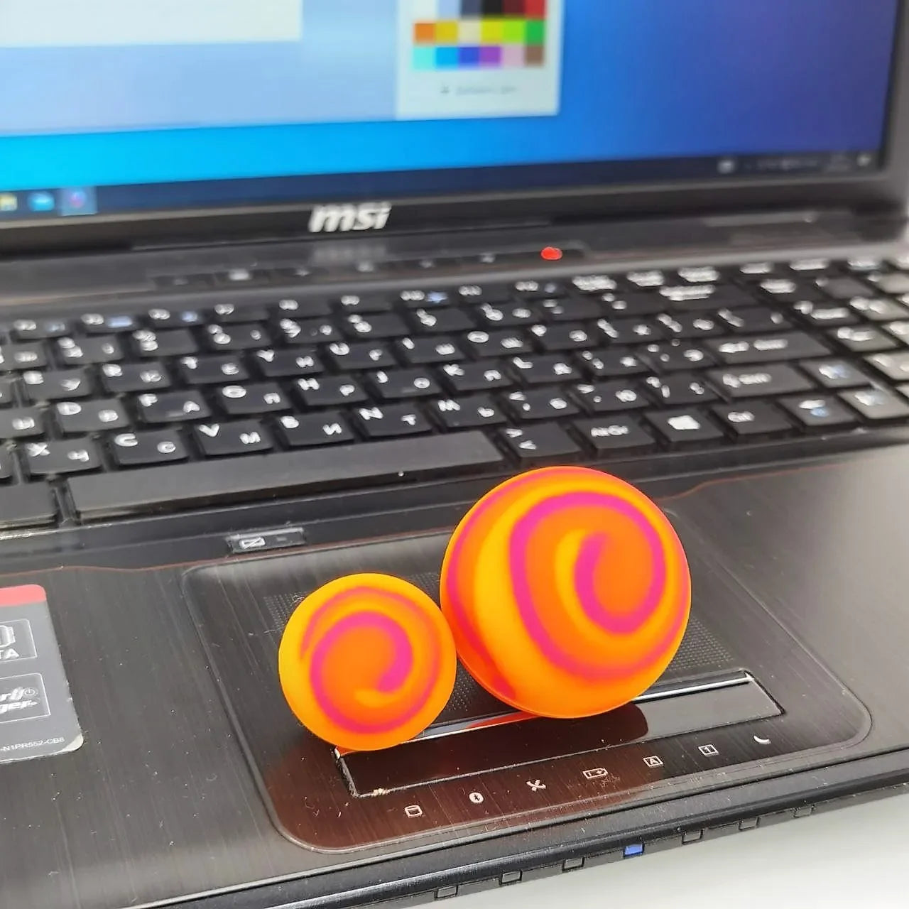 Suporte de Silicone Antiderrapante para Notebook – Elevação e Ventilação Inteligente